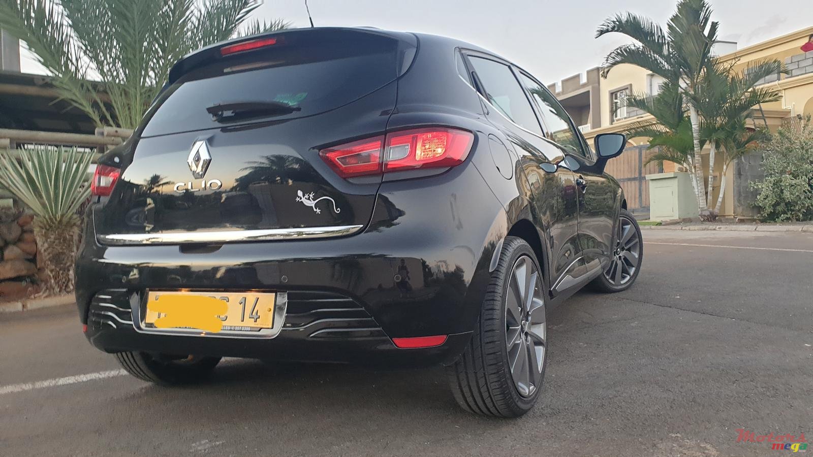 2014' Renault Clio photo #4