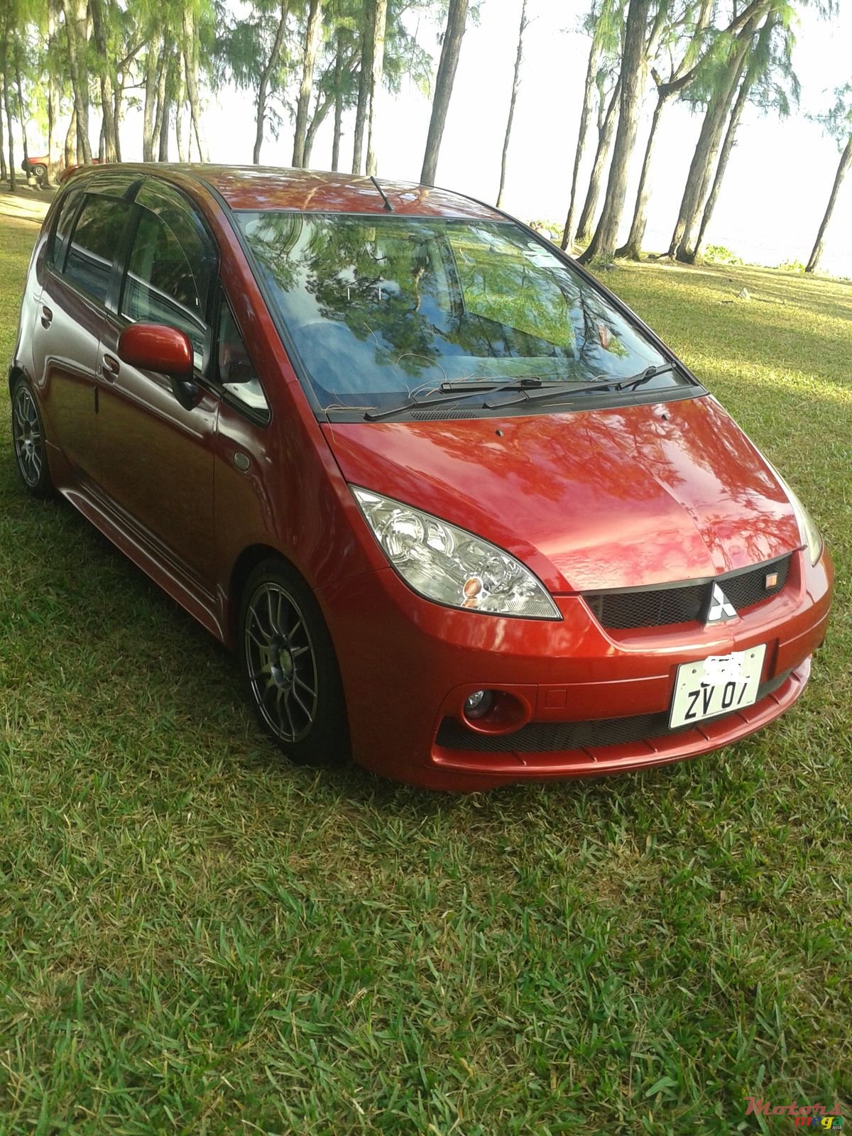 2007' Mitsubishi Hatchback photo #1