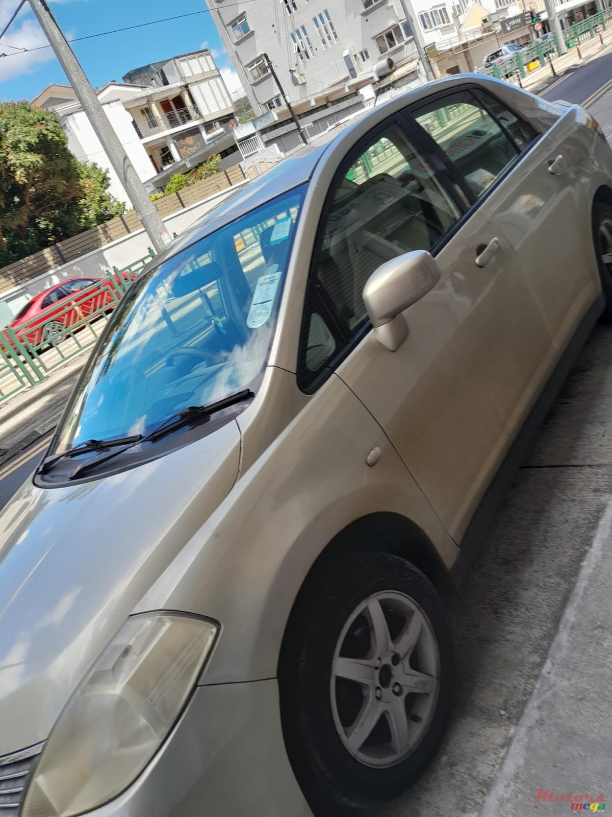 2005' Nissan Tiida photo #2