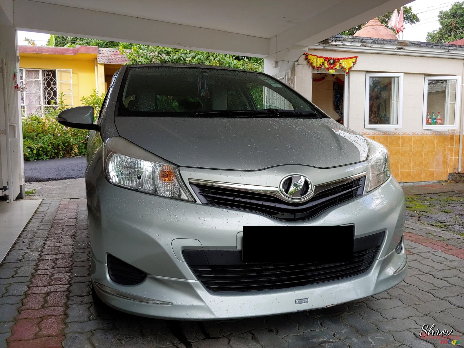2011' Toyota Vitz photo #1