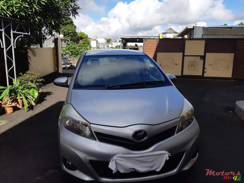 2012' Toyota Vitz photo #3