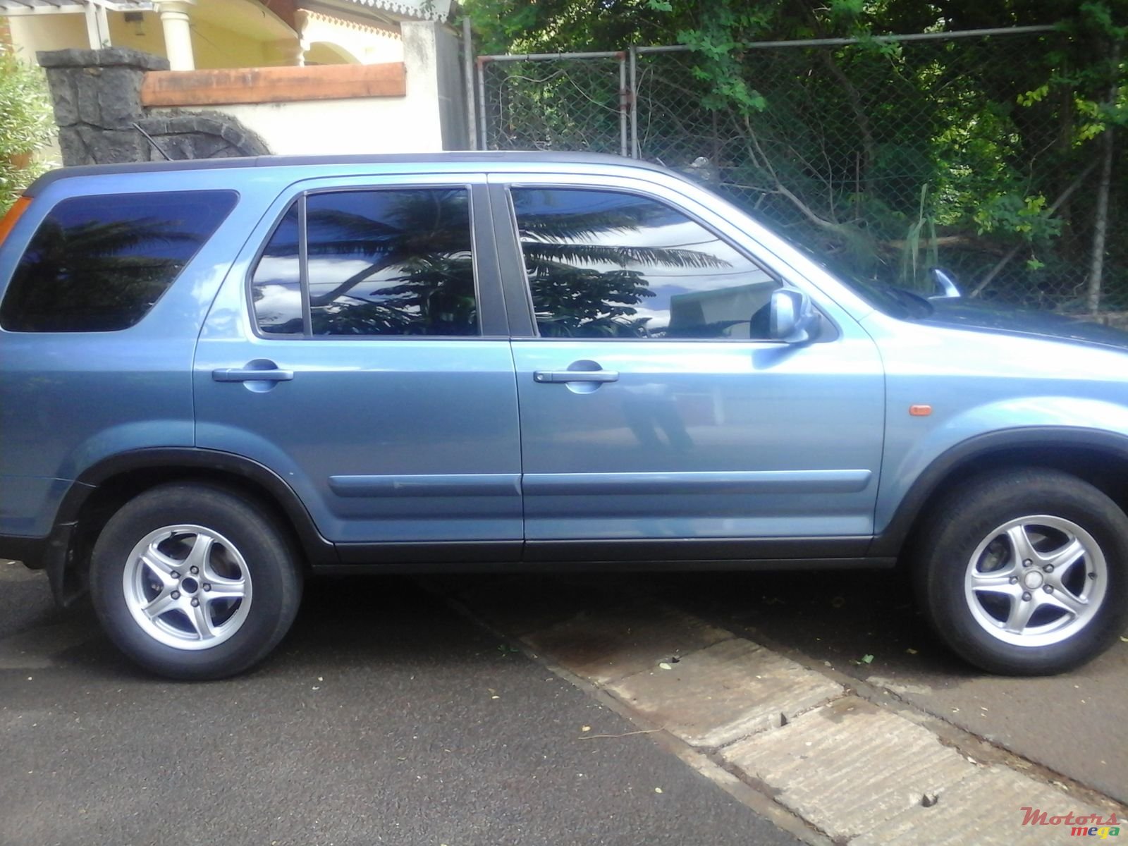 2002' Honda CR-V photo #1