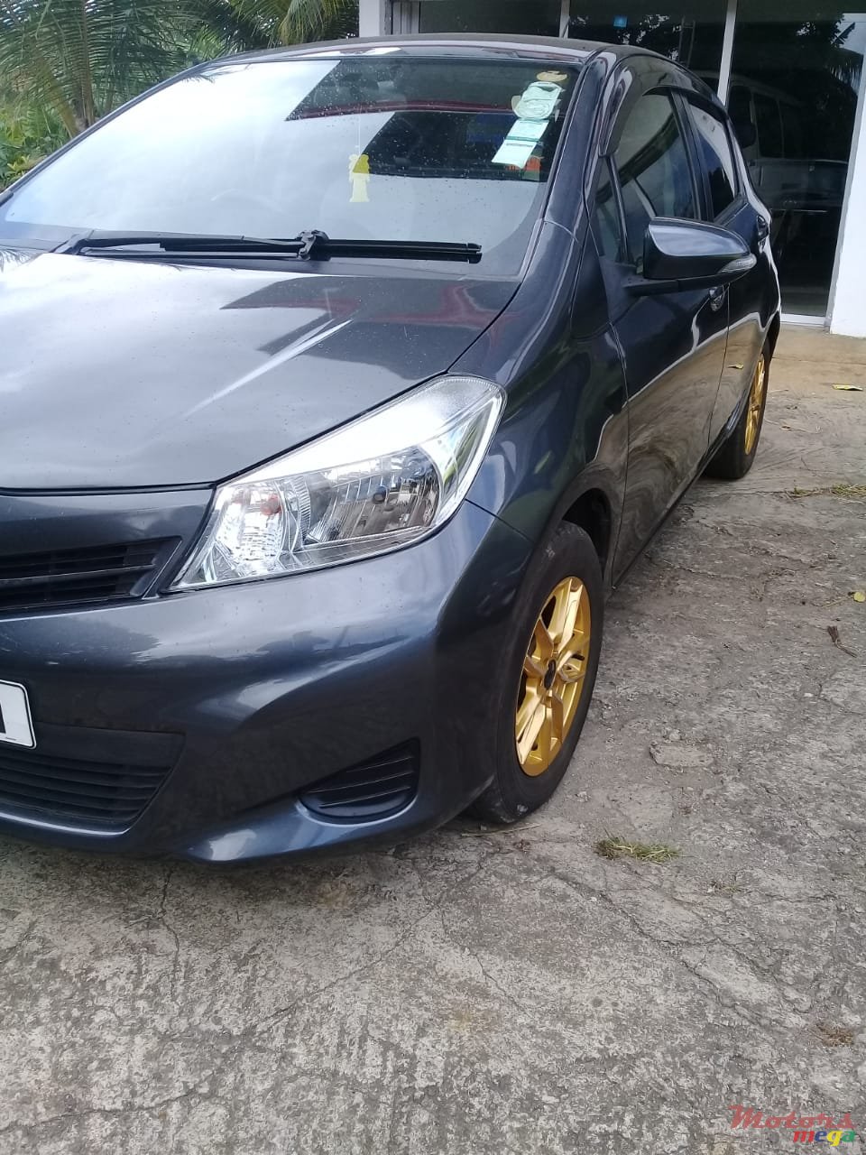 2011' Toyota Vitz photo #4