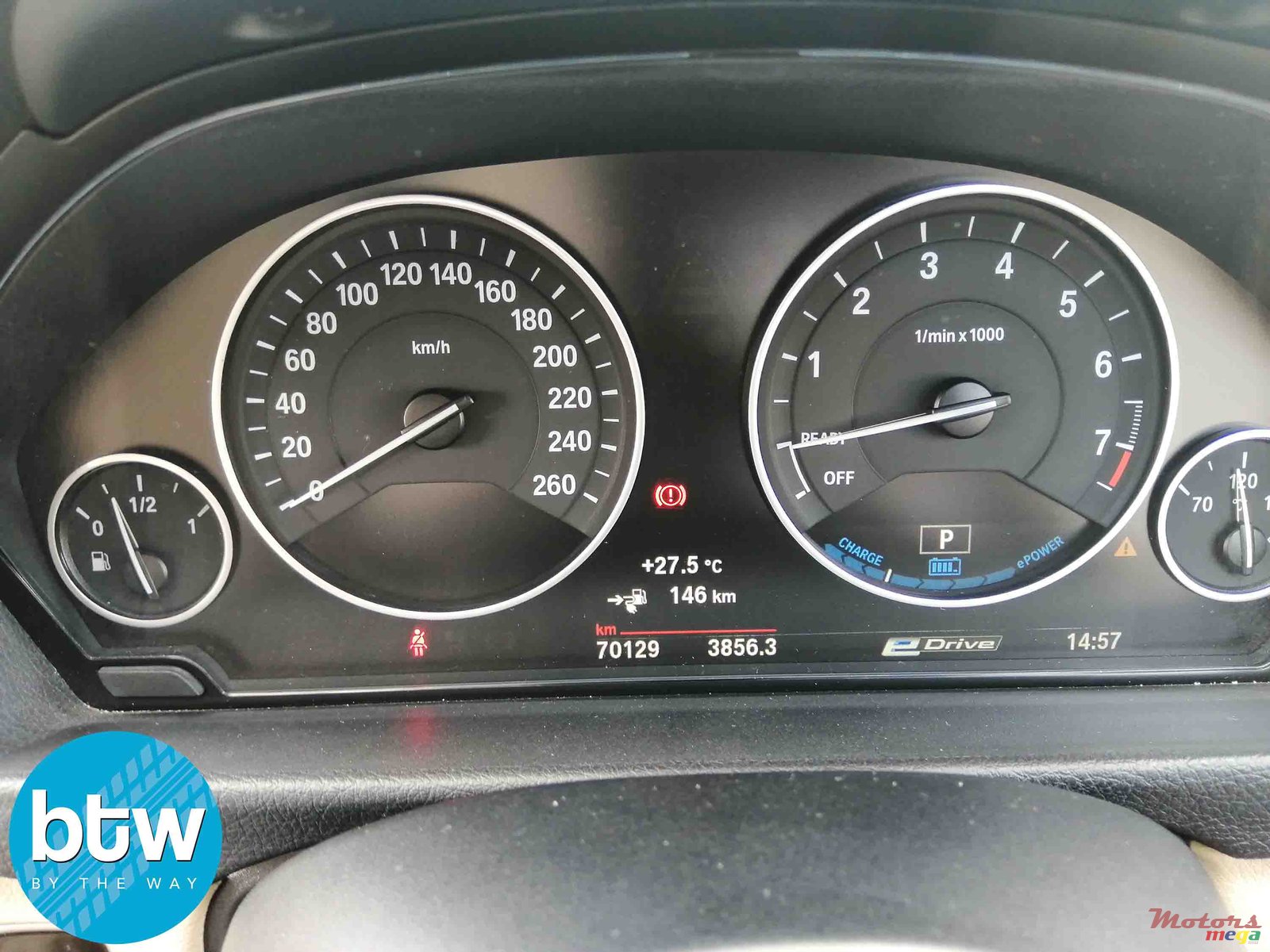 2016' BMW 330 photo #7