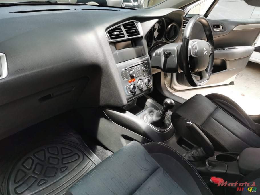 2015' Citroen C4 photo #4