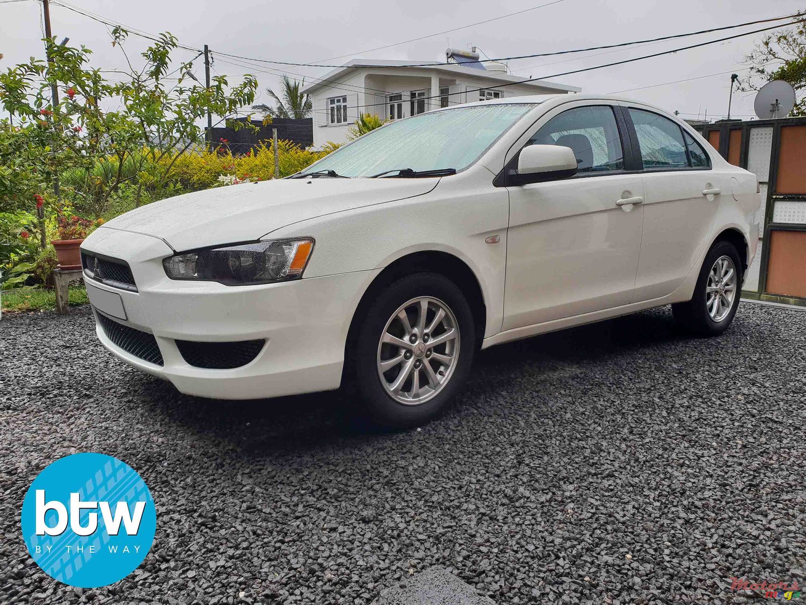2016' Mitsubishi Lancer Ex photo #2