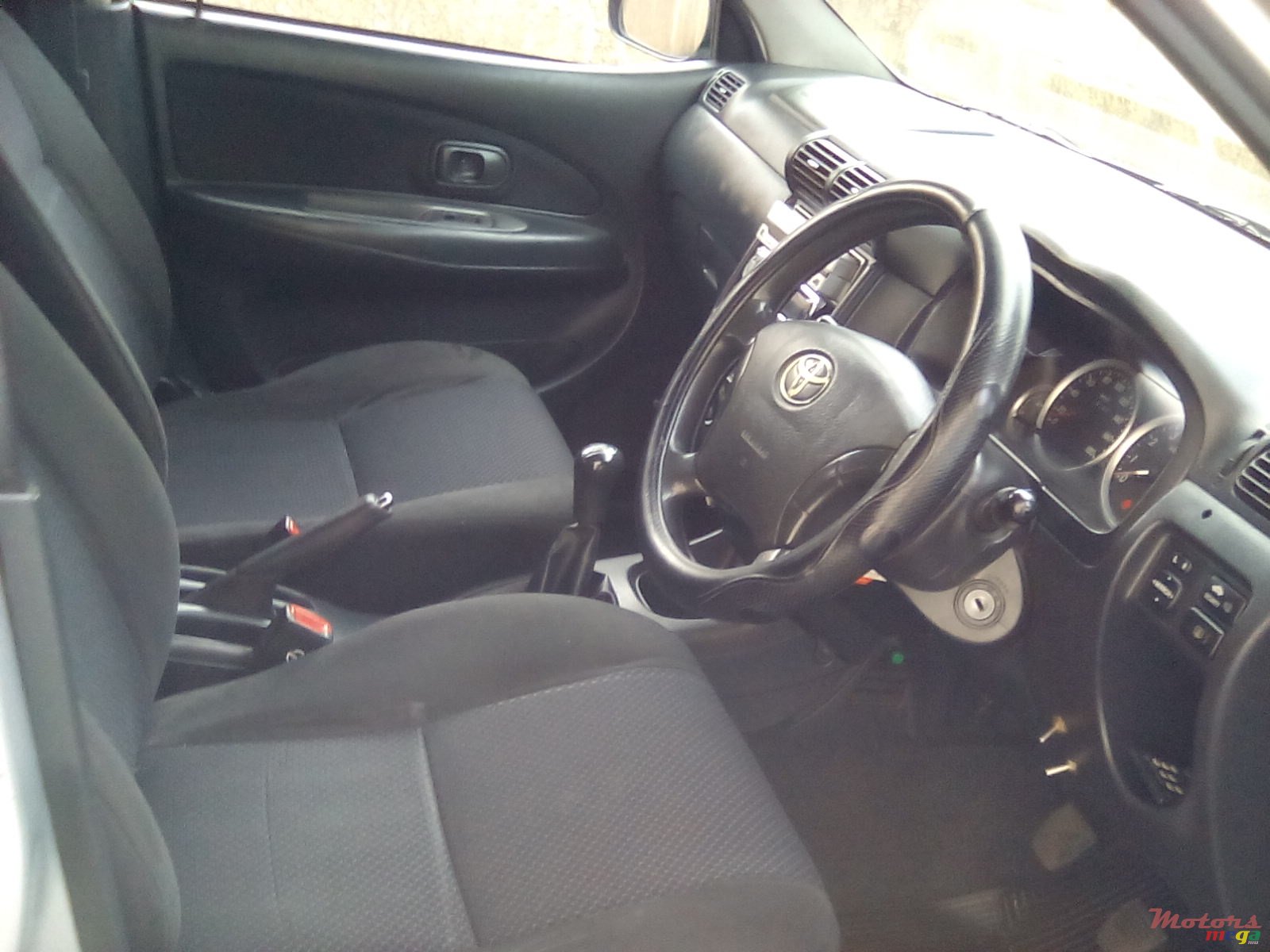 2011' Toyota Avanza Urgence photo #4