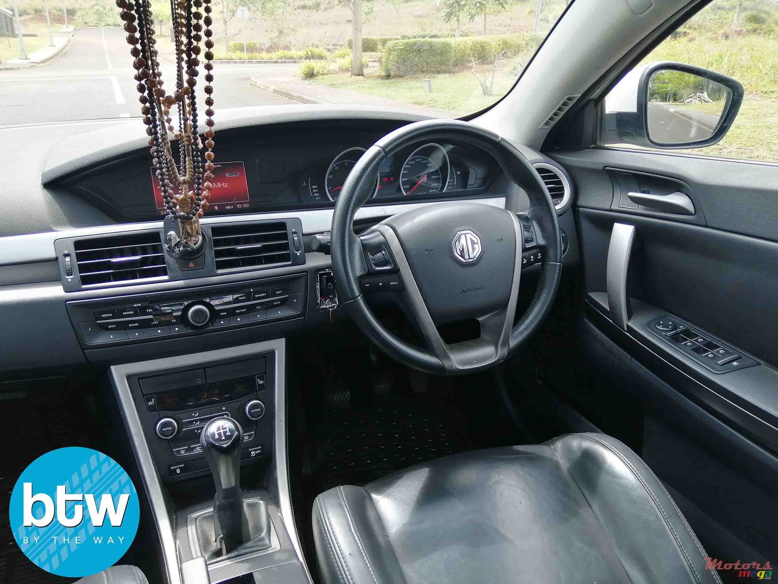 2016' MG RV8 6 photo #5