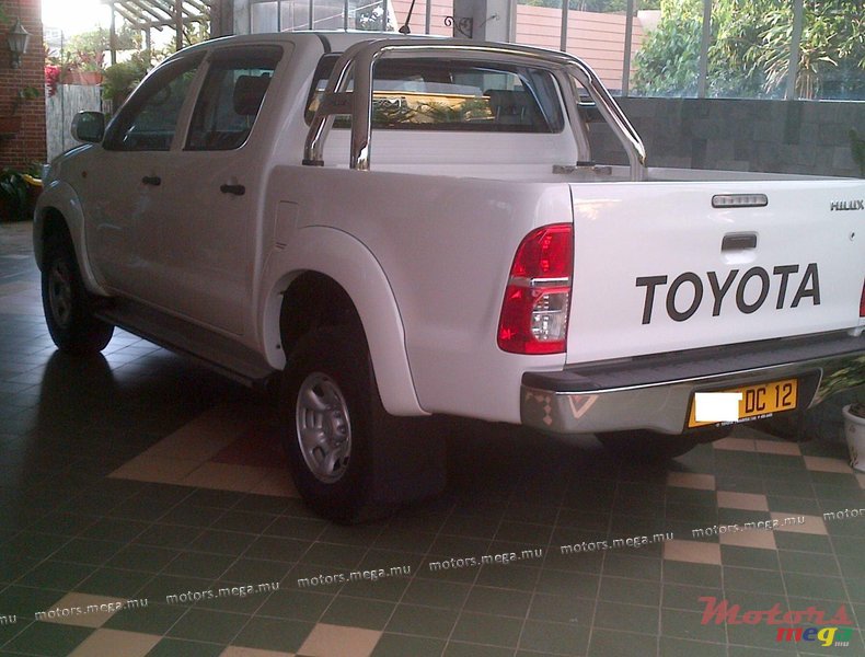 2012' Toyota Hilux photo #2