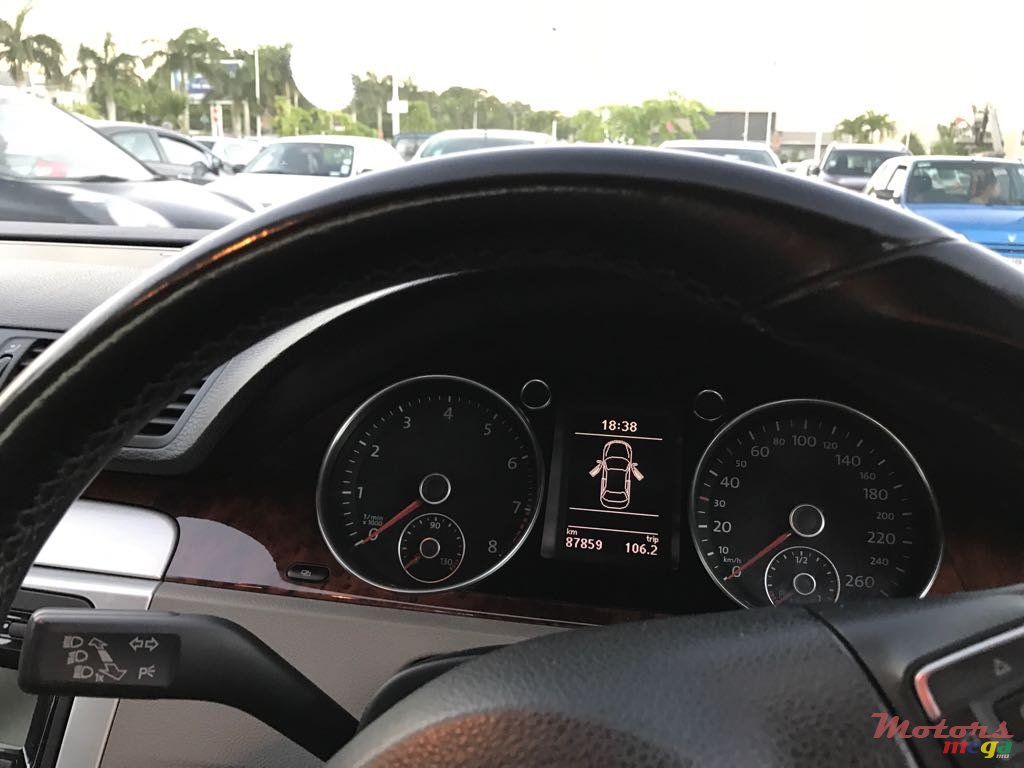 2011' Volkswagen Passat FSI photo #6