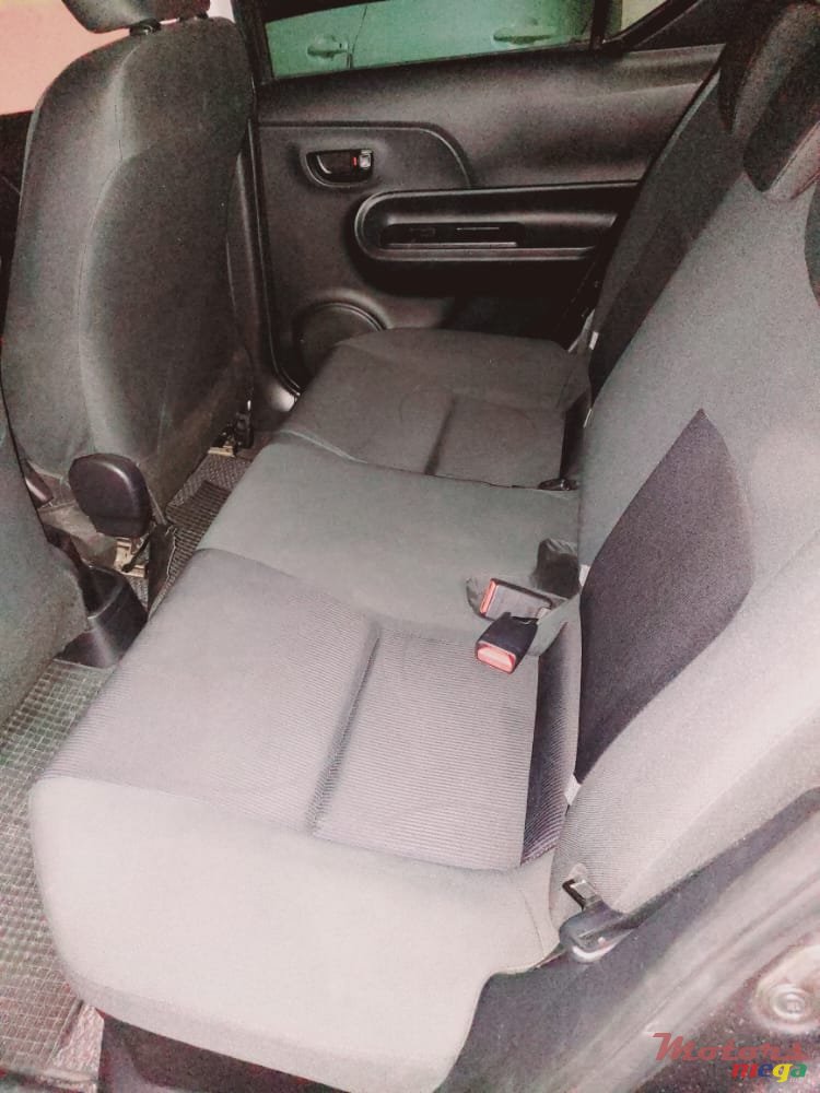 2015' Toyota Aqua photo #5