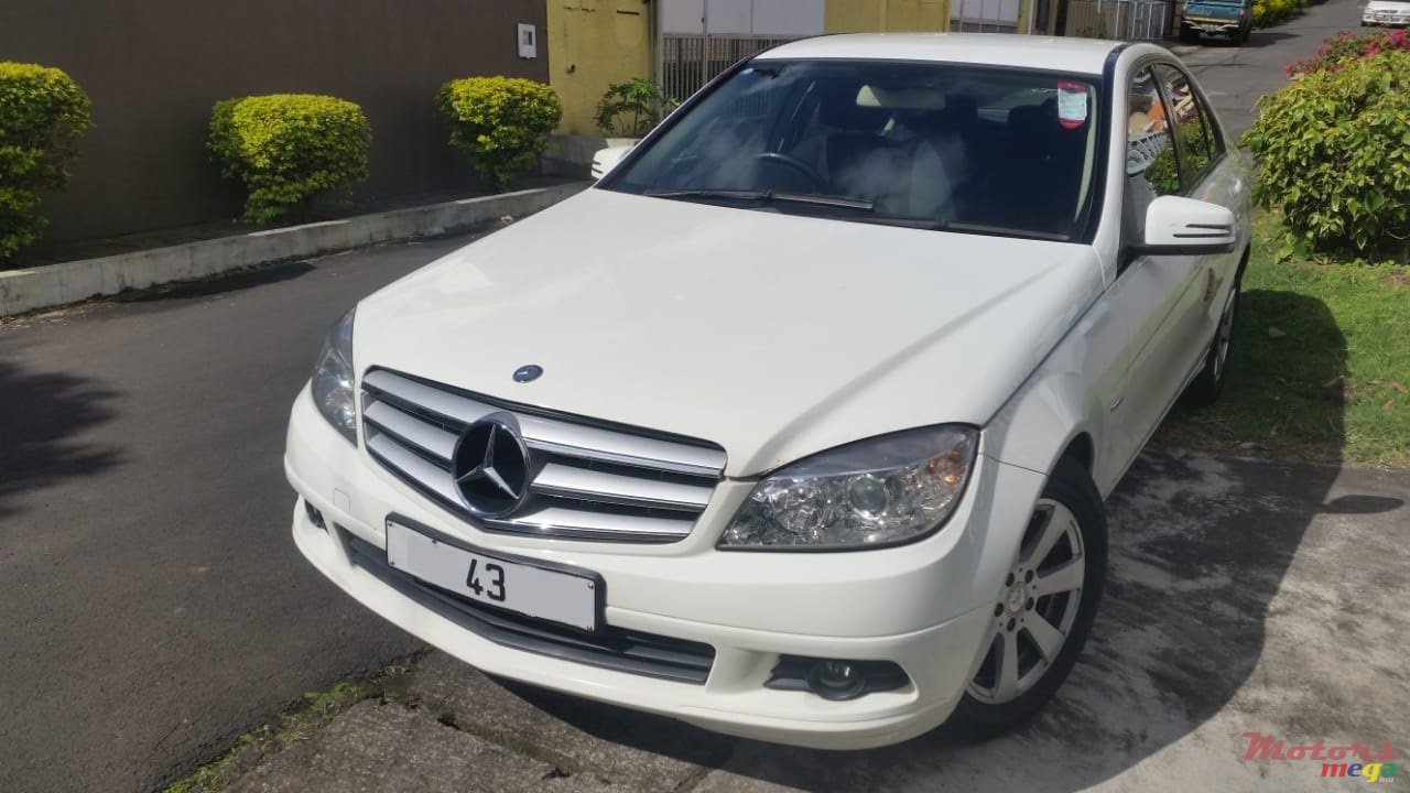 2010' Mercedes-Benz C-Class photo #1