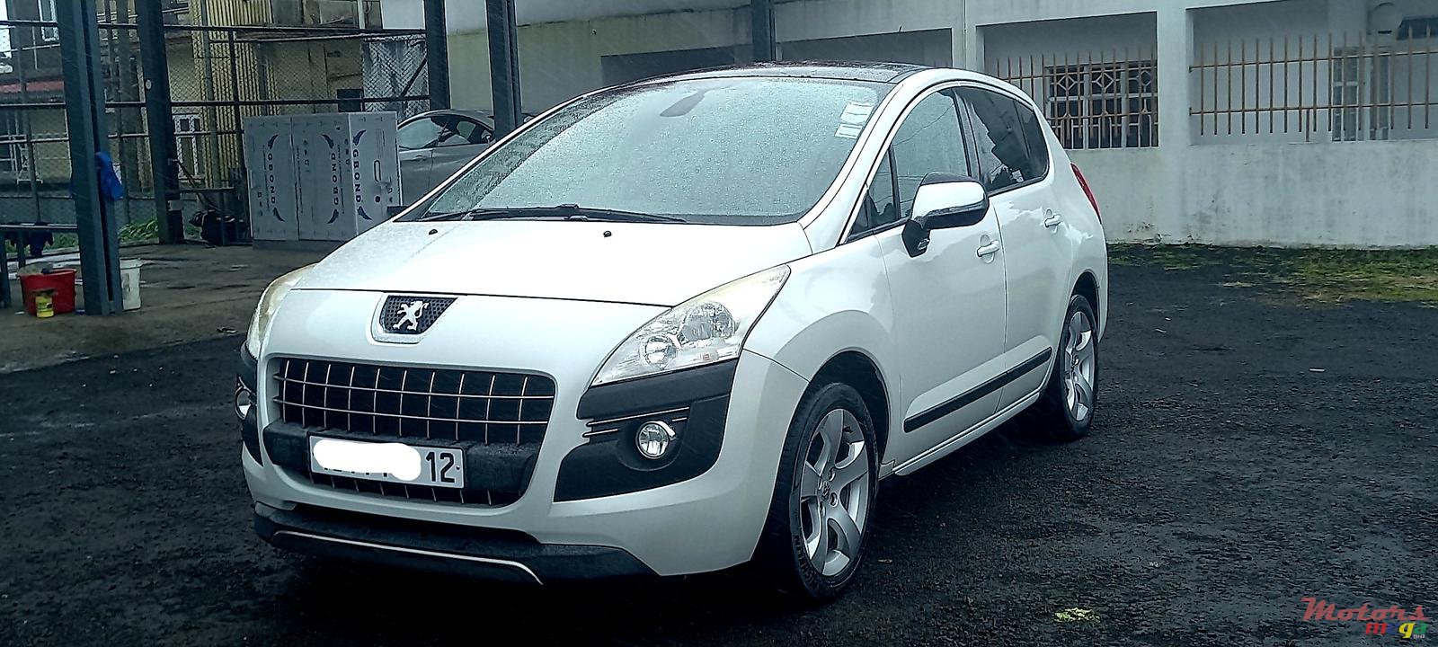 2012' Peugeot 3008 photo #2