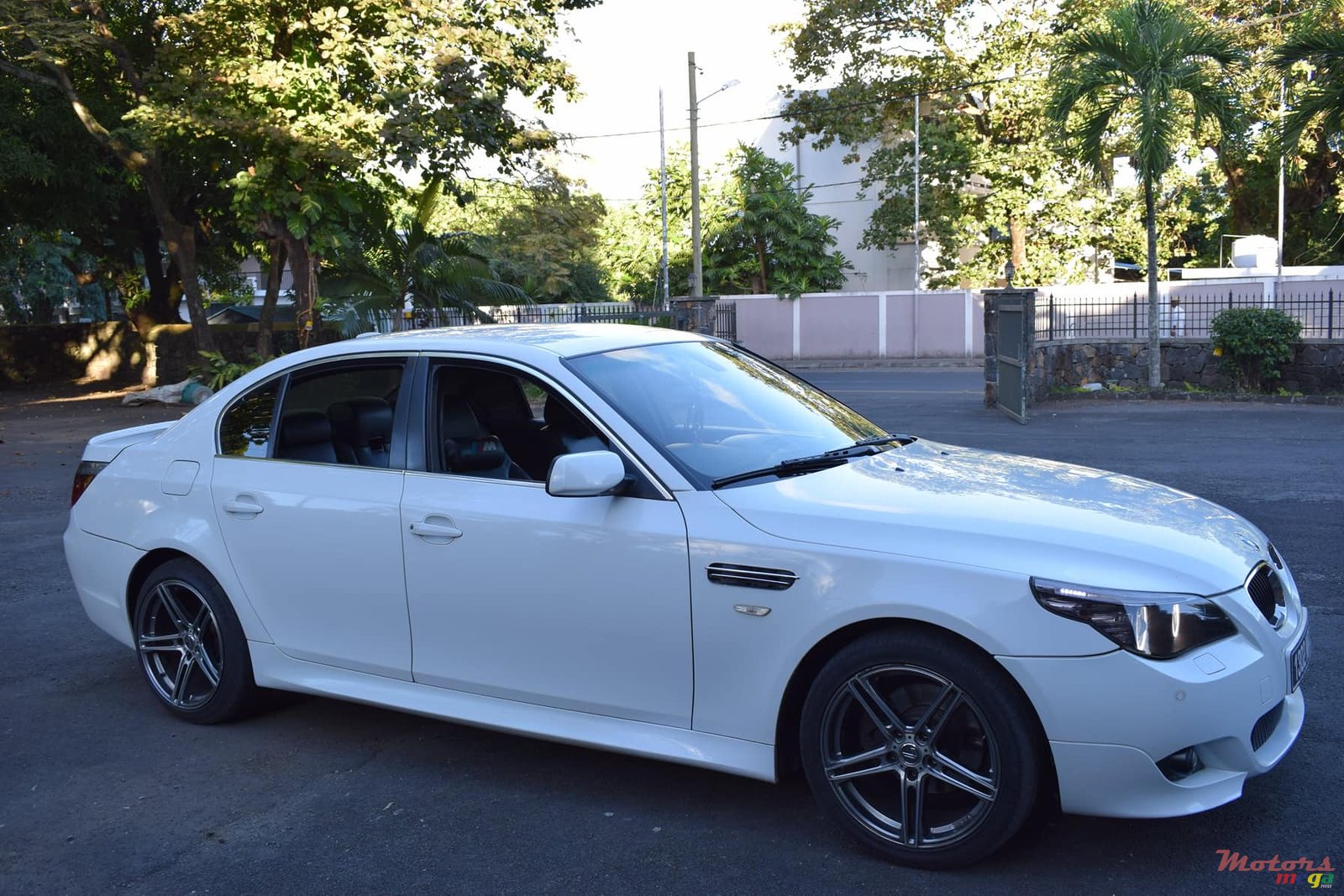 2007' BMW 520 photo #4