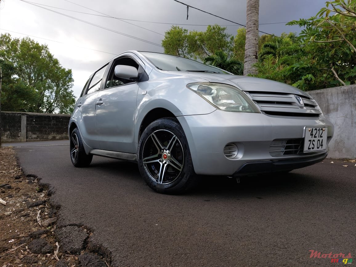 2004' Toyota IST automatic photo #3