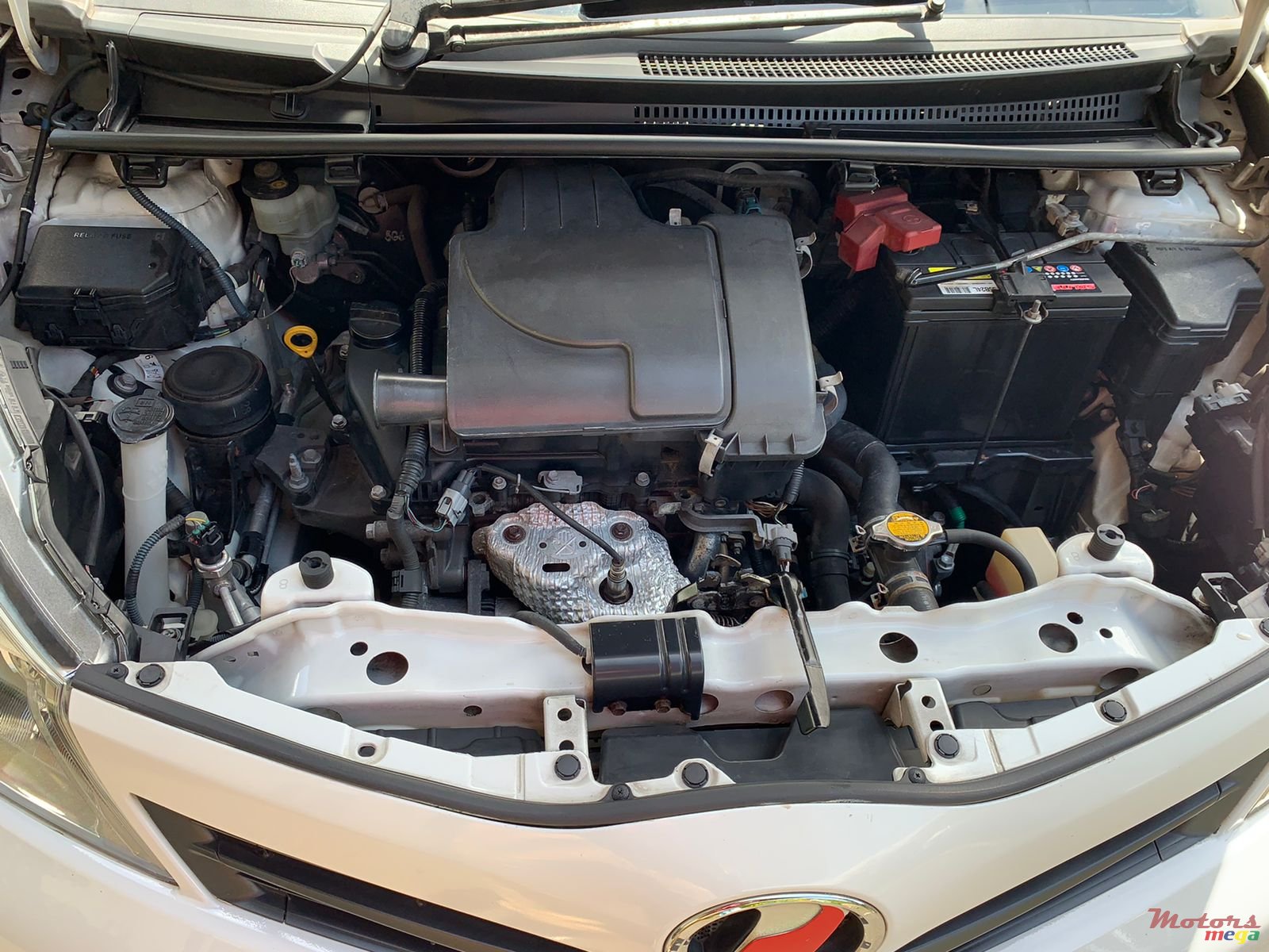 2012' Toyota Vitz photo #6