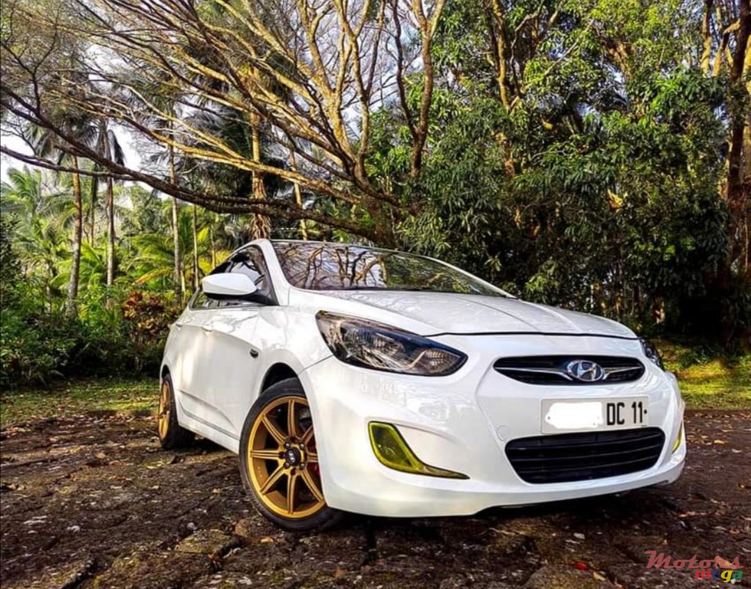 2011' Hyundai Accent photo #1