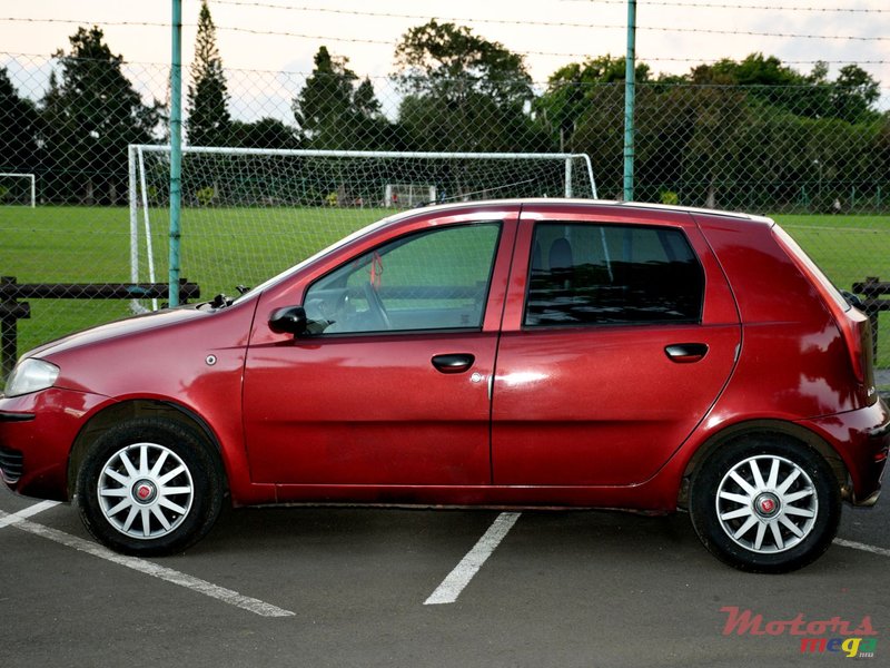 2004' Fiat Punto photo #2