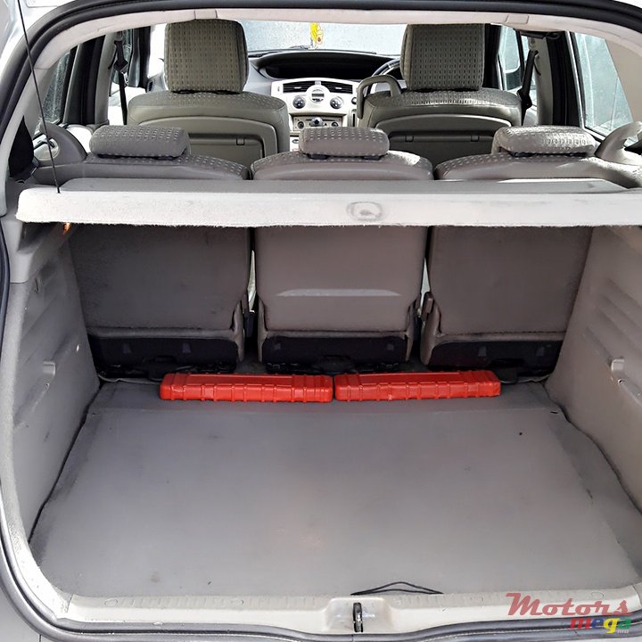 2005' Renault Scenic photo #4