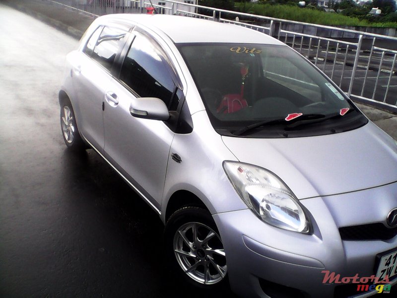 2008' Toyota Vitz photo #1