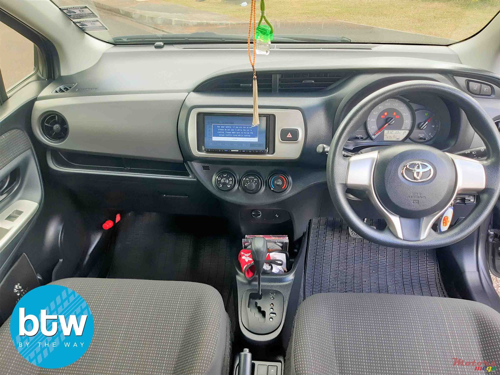 2016' Toyota Vitz photo #6