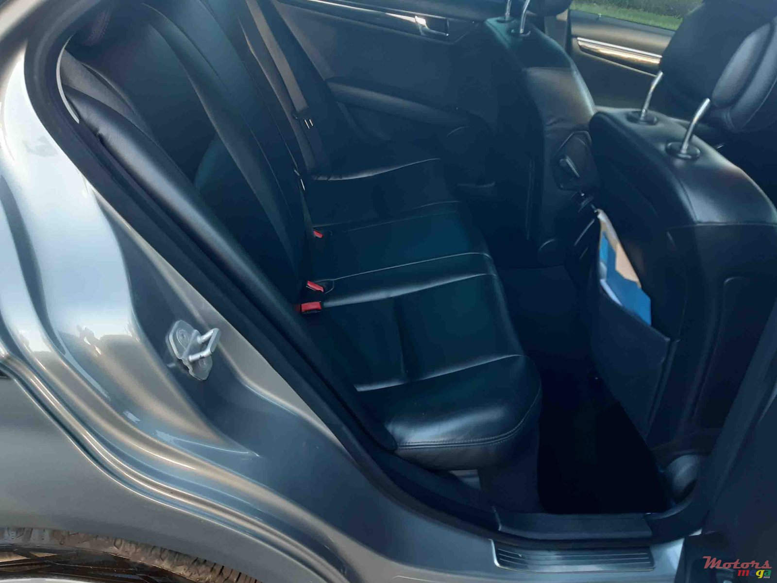 2009' Mercedes-Benz CL 200 photo #4