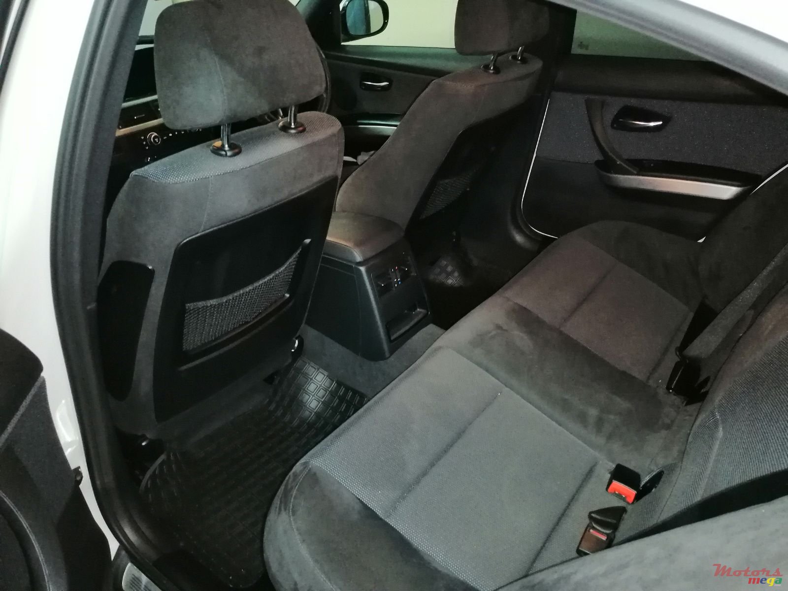 2011' BMW 3 Series photo #5