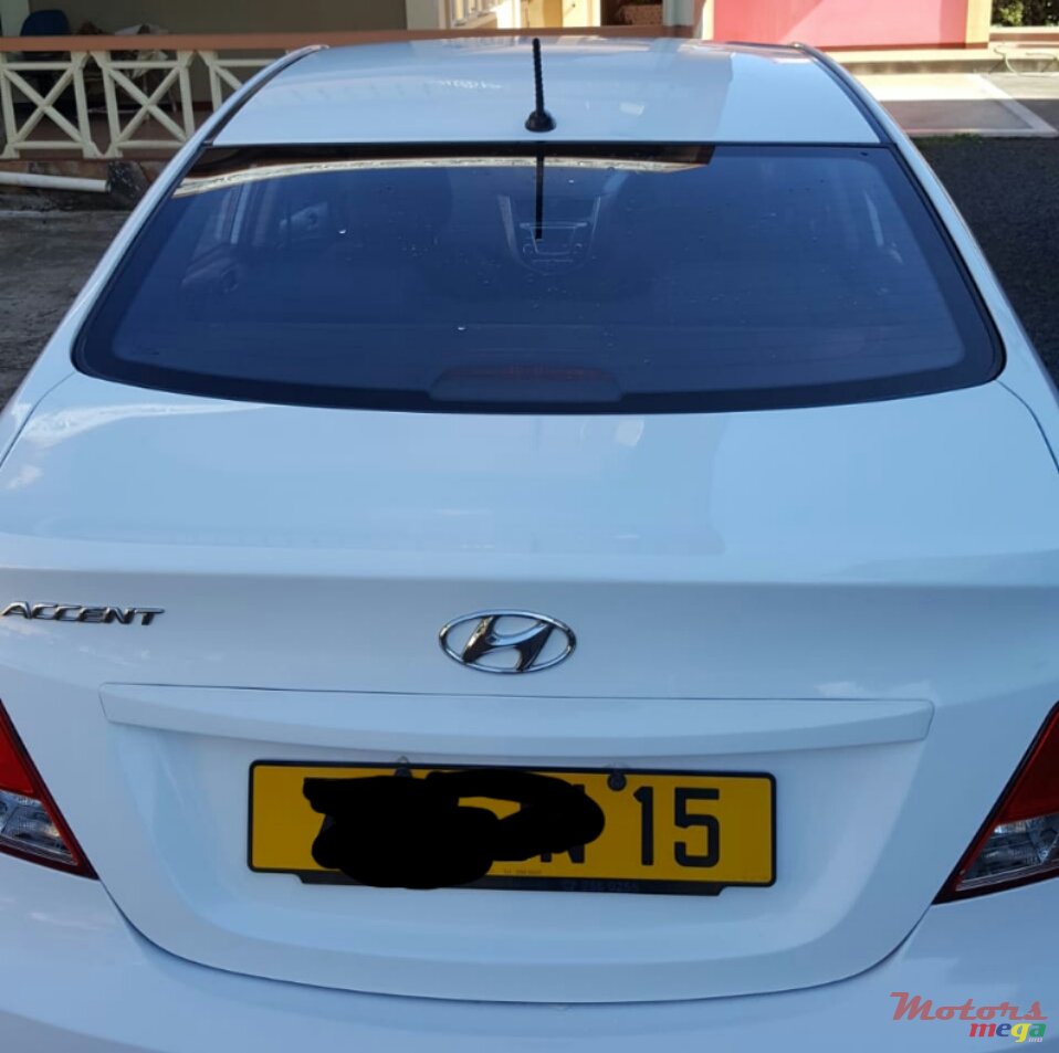 2015' Hyundai Accent photo #4