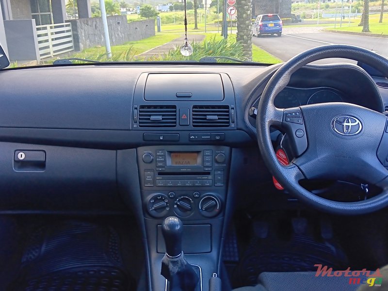 2007' Toyota Avensis photo #7