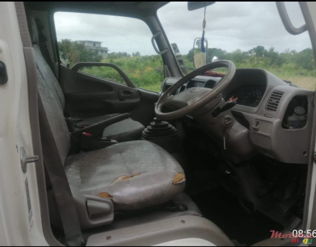 2013' Toyota photo #7