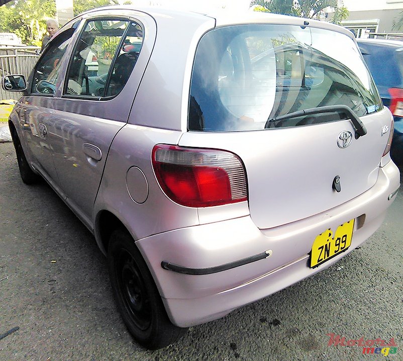 1999' Toyota Vitz photo #2
