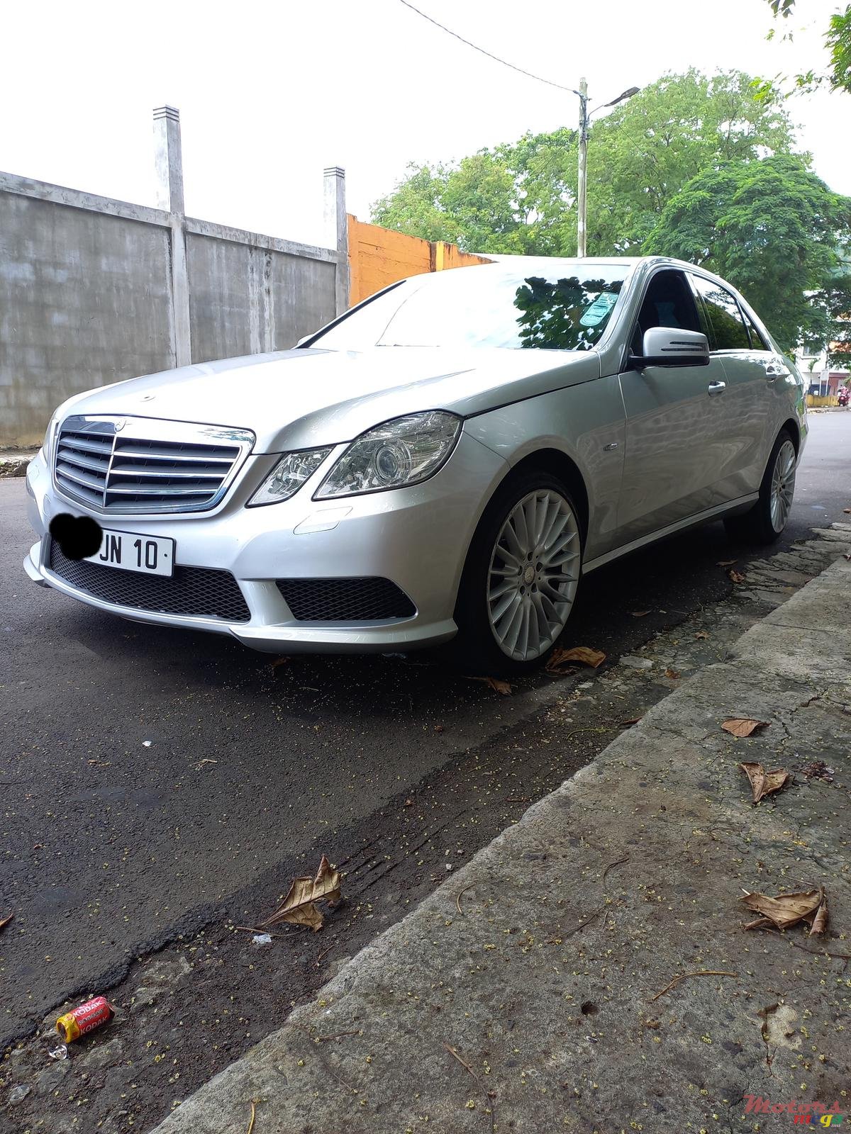 2010' Mercedes-Benz 200E photo #7