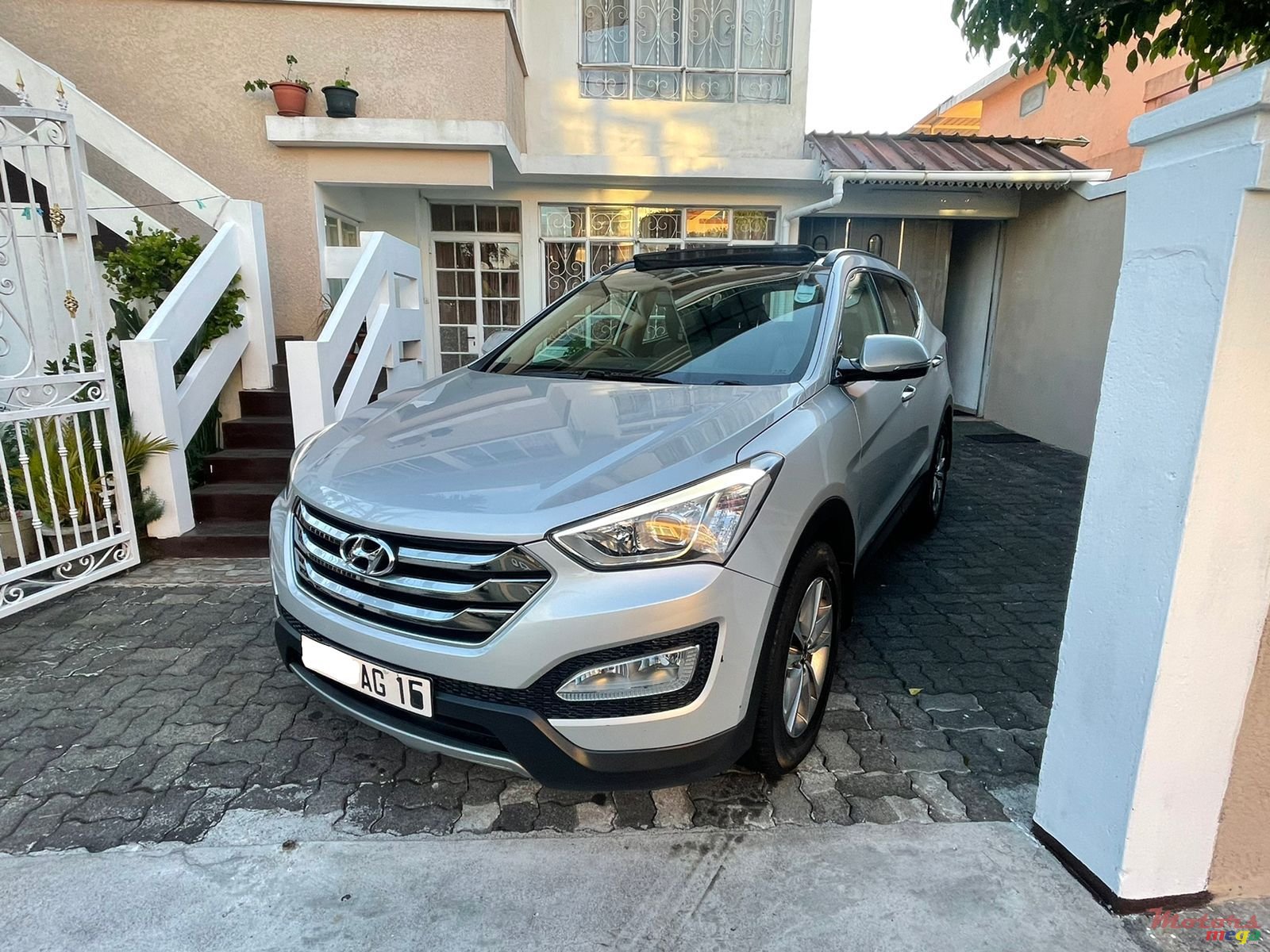 2015' Hyundai Santa Fe photo #1