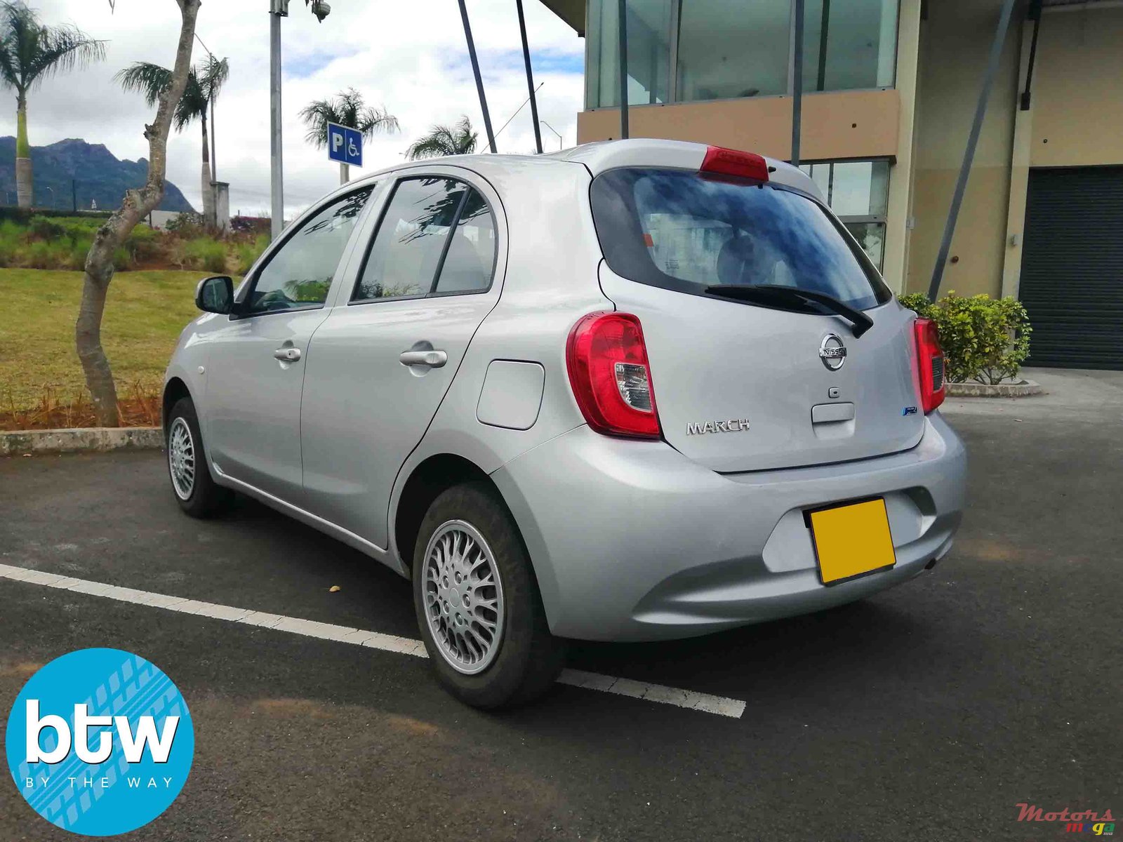 2014' Nissan March photo #3