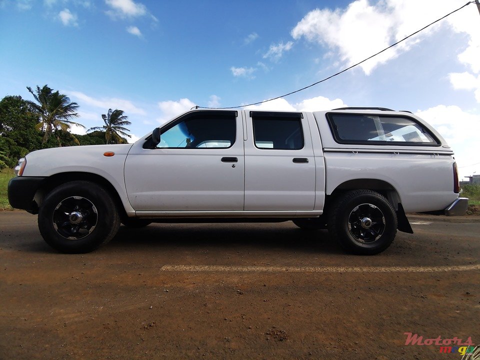 2013' Nissan NP300 photo #4