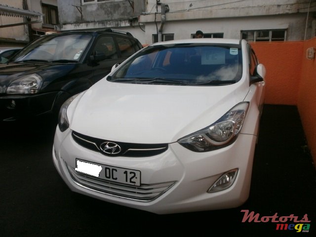 2012' Hyundai Elantra Gls photo #1