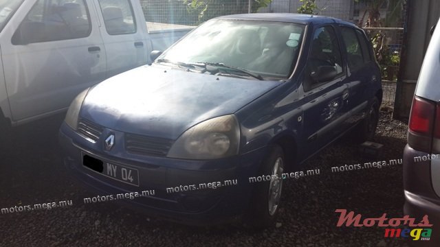 2004' Renault Clio photo #1