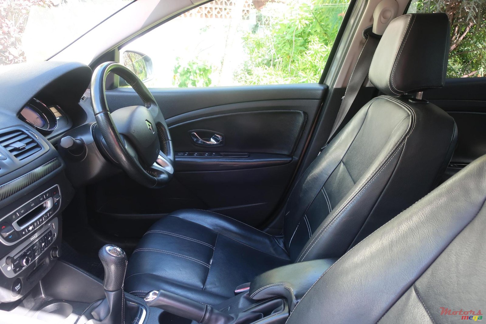 2014' Renault Fluence photo #5