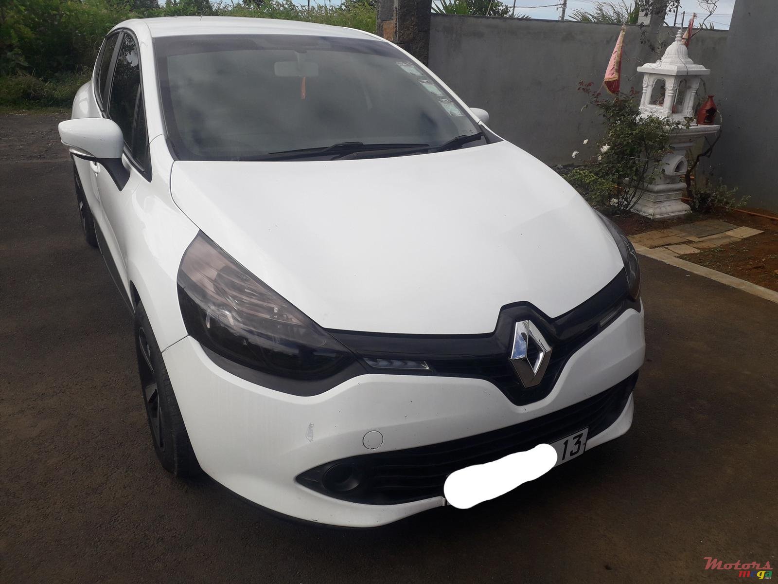 2013' Renault Clio photo #3