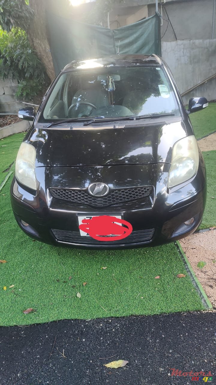 2009' Toyota Vitz photo #4