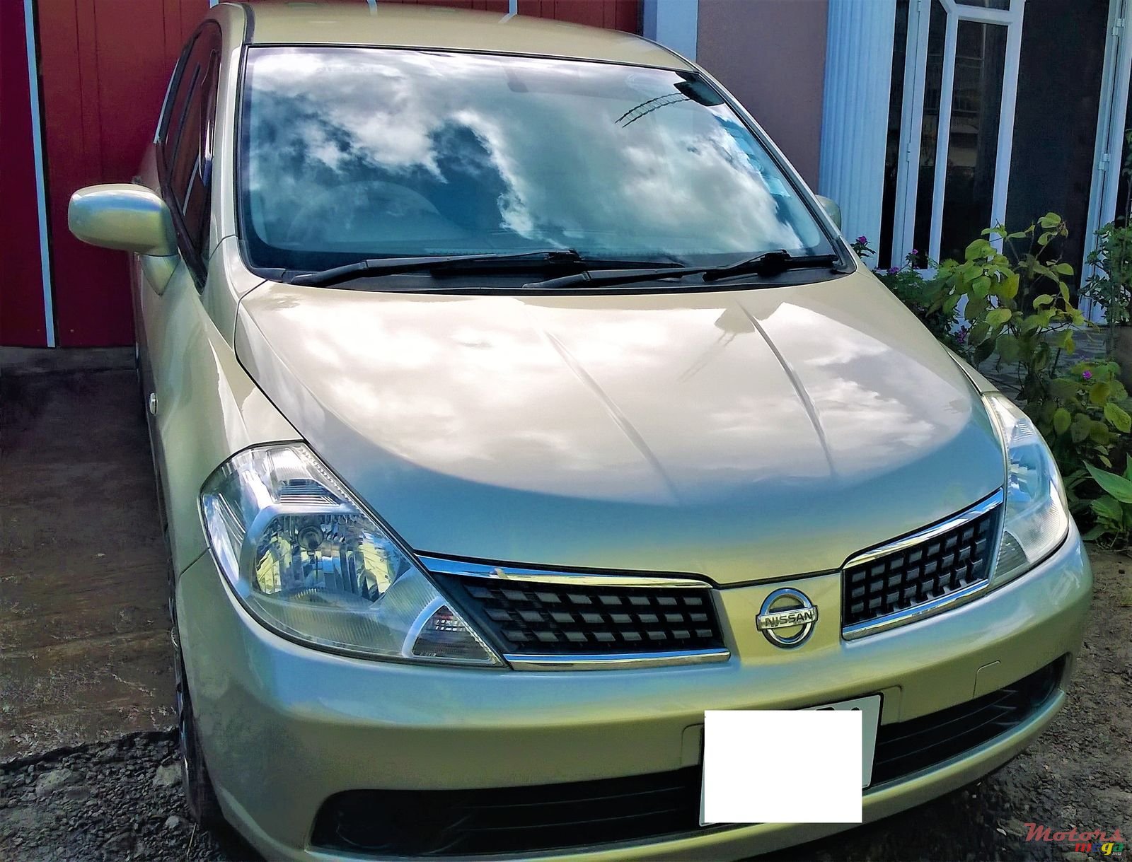 2005' Nissan Tiida photo #1