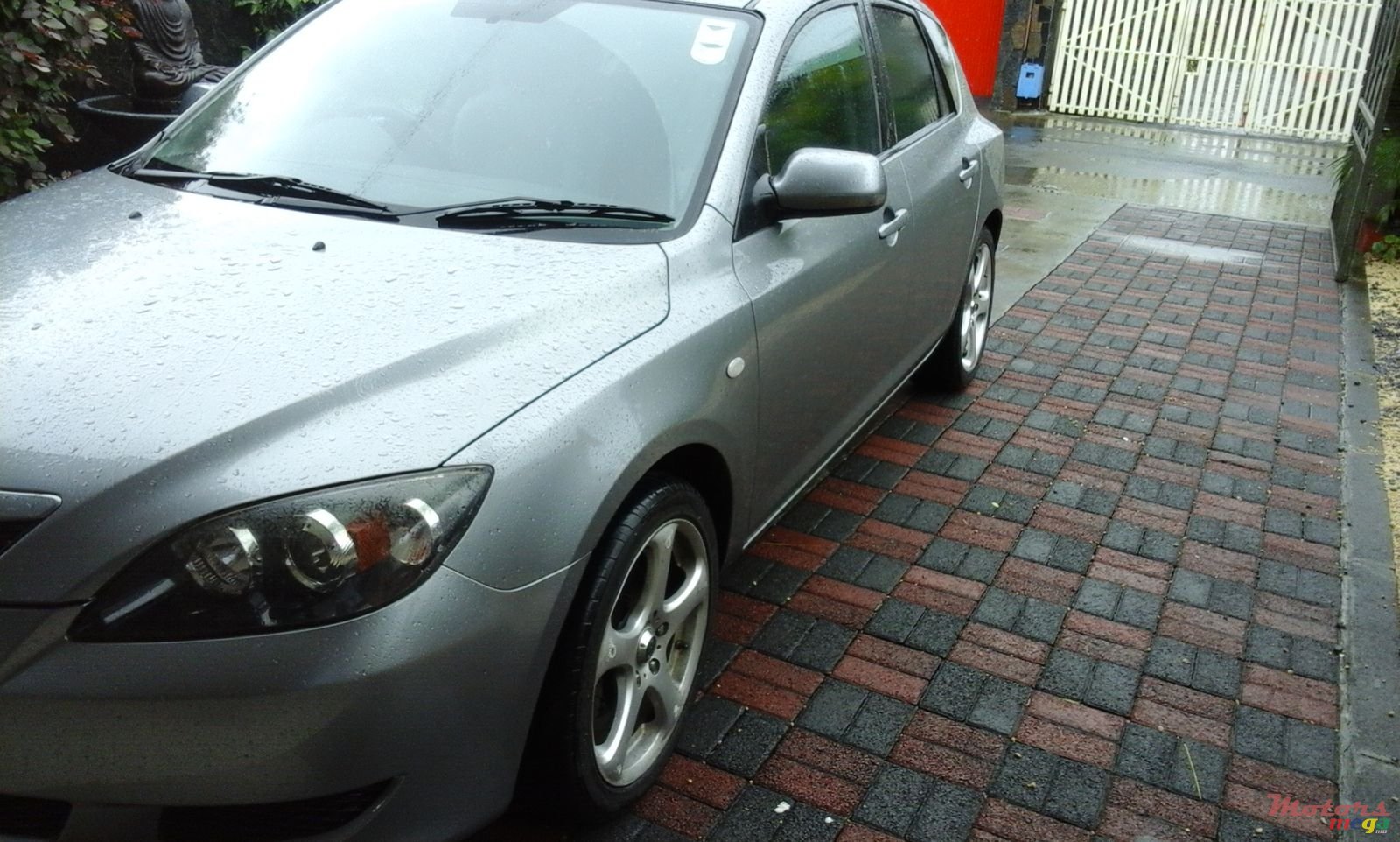 2005' Mazda Axela photo #2