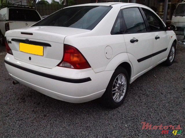 2005' Ford Focus photo #3