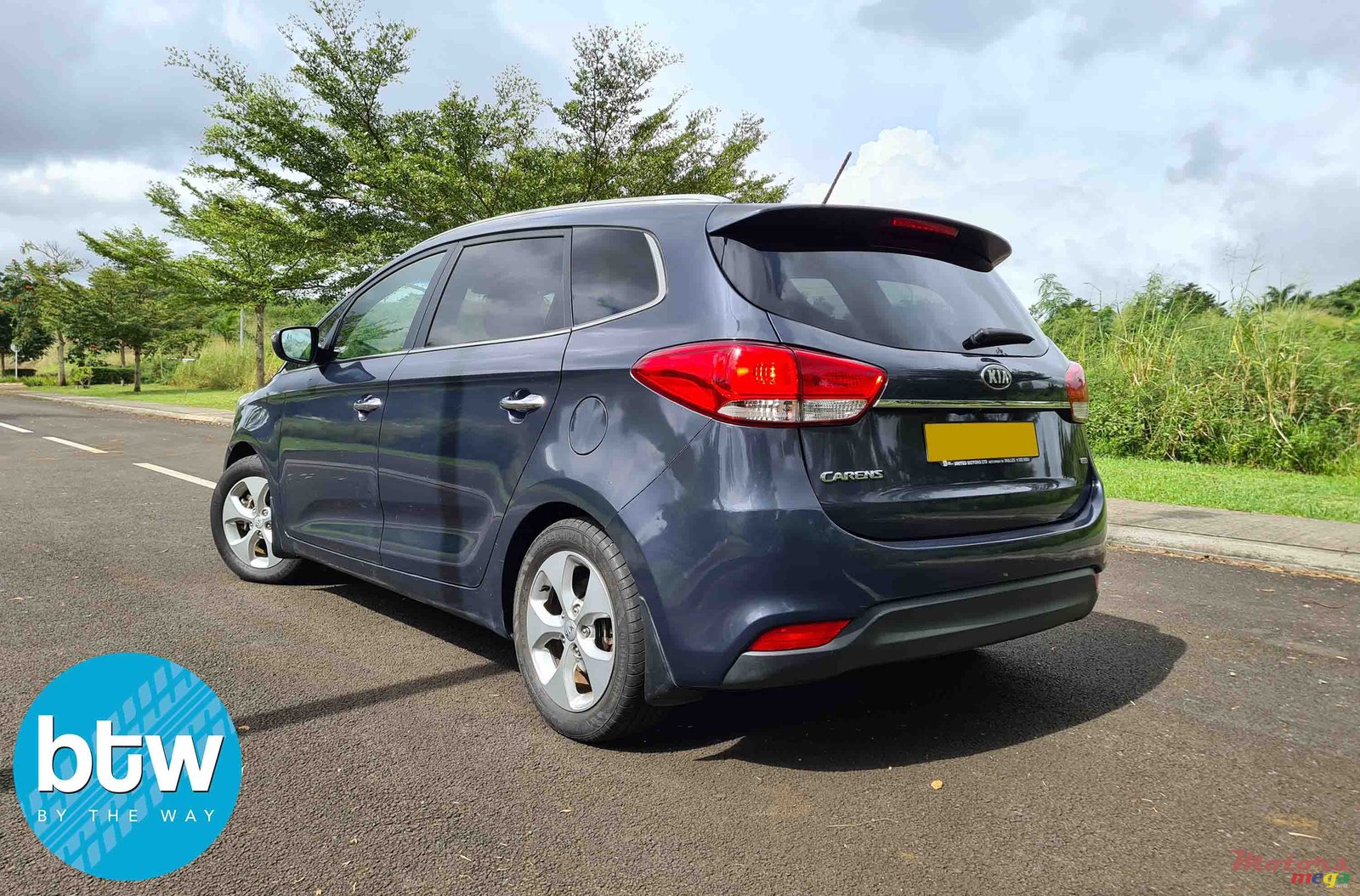 2014' Kia Carens photo #3