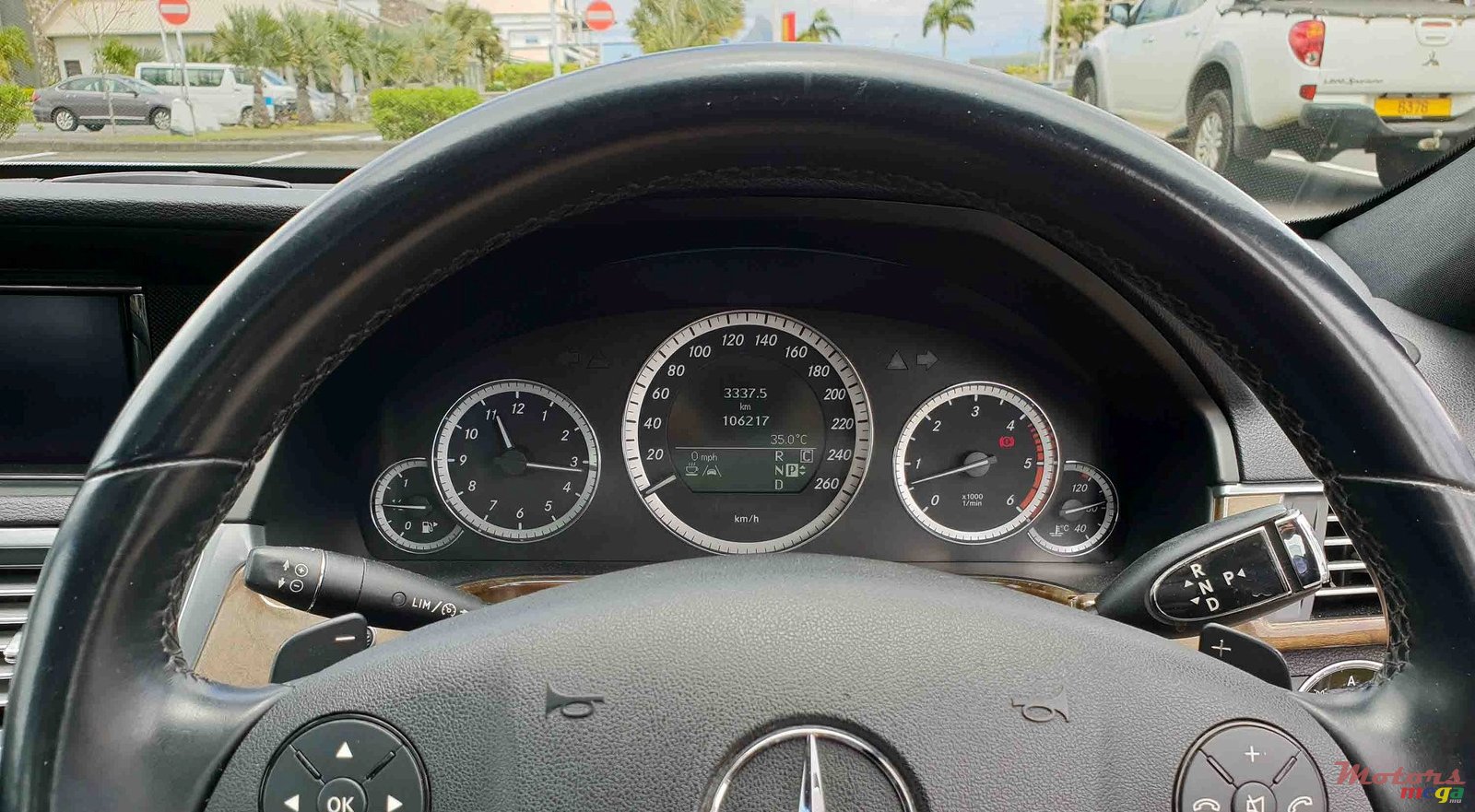 2011' Mercedes-Benz E-Class E350 photo #6