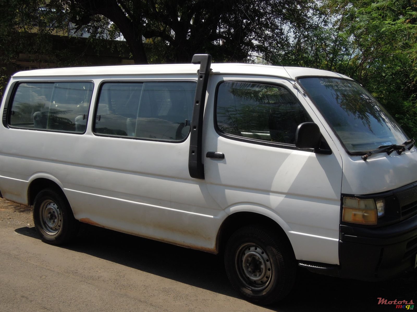 1998' Toyota HiAce 15 places photo #1