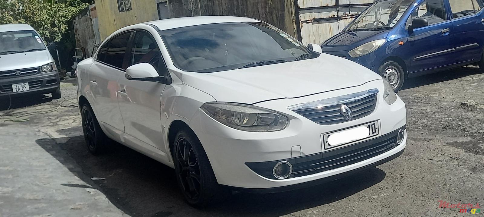 2010' Renault Fluence photo #1