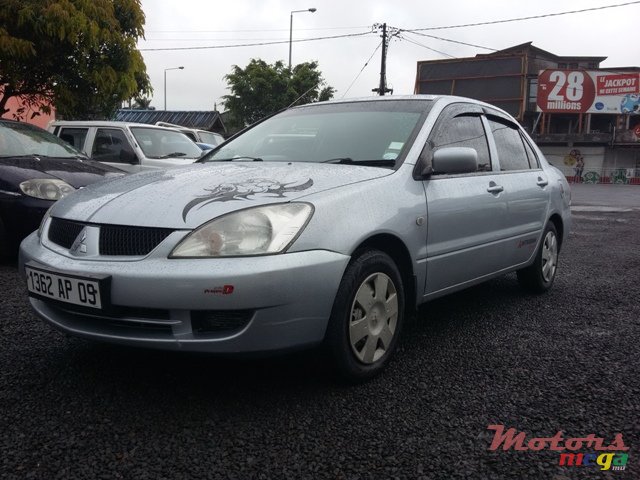 2009' Mitsubishi photo #2