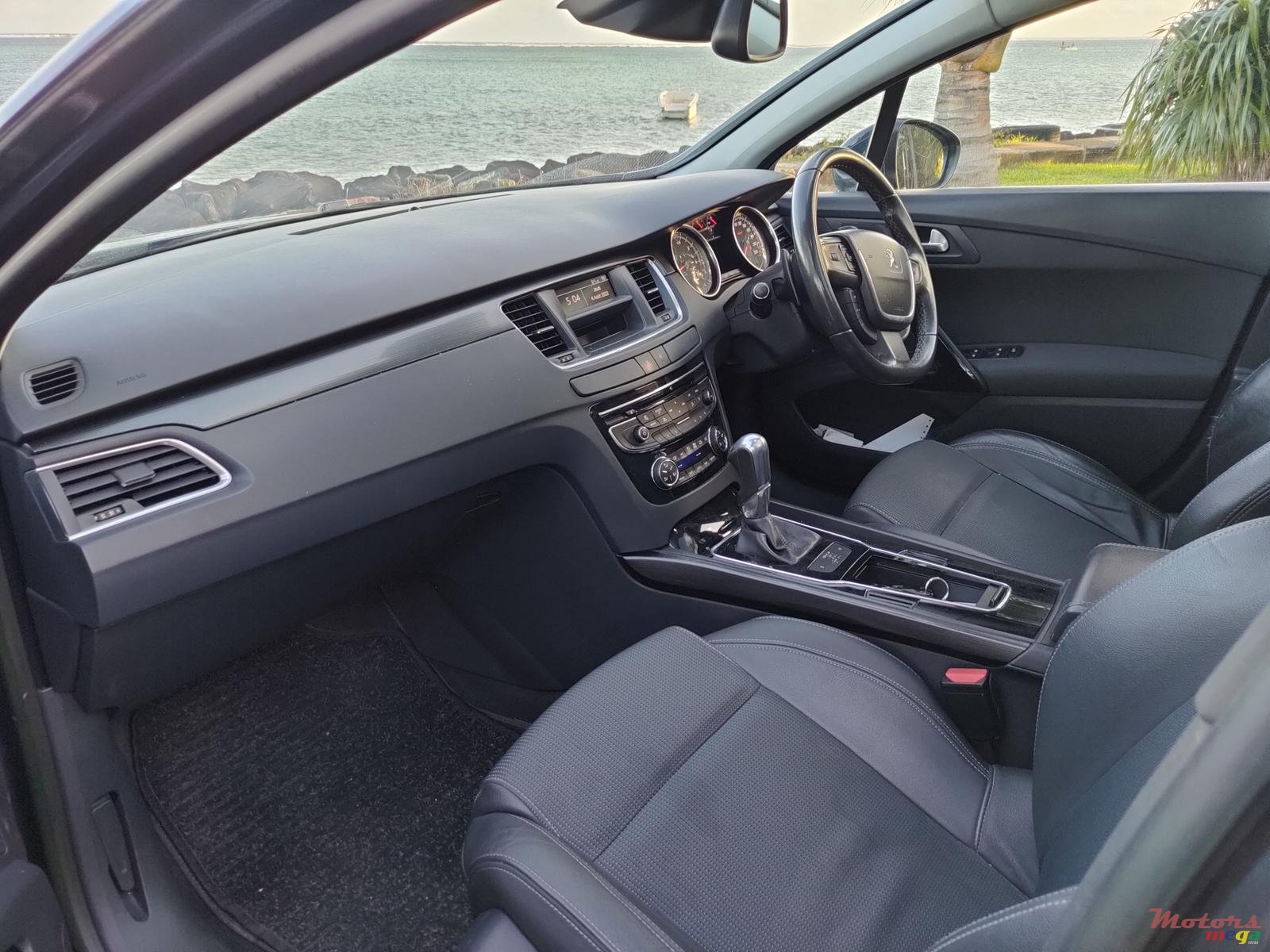 2013' Peugeot 508 SW photo #2