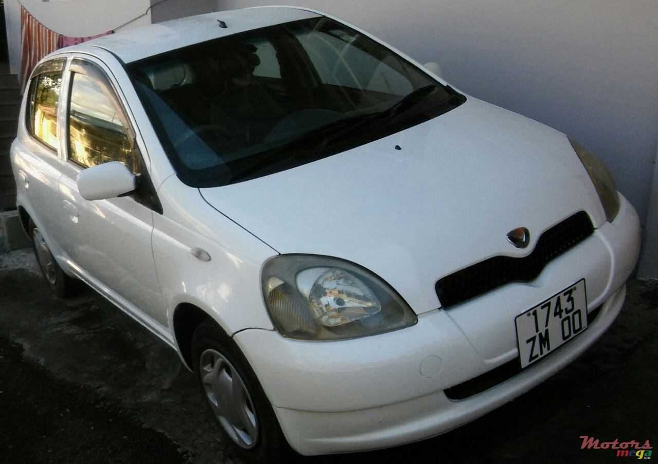 2000' Toyota Vitz photo #1
